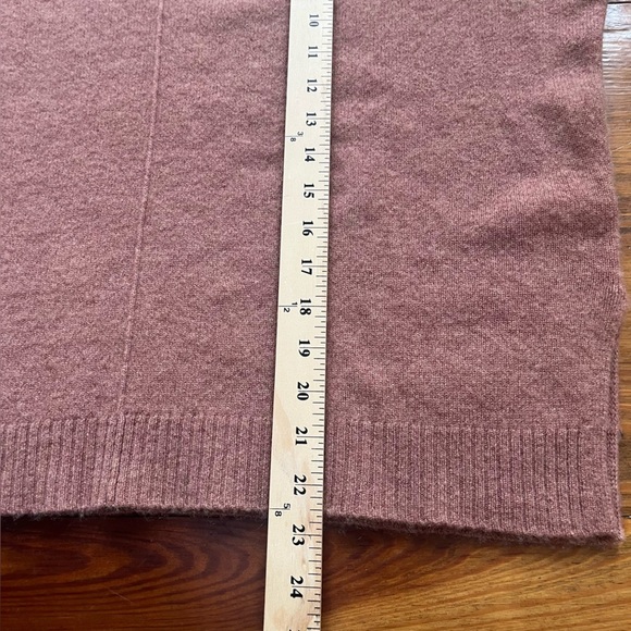 Lilla P 100% Cashmere Knit V-neck Sweater Meave size M Soft - Picture 14 of 15